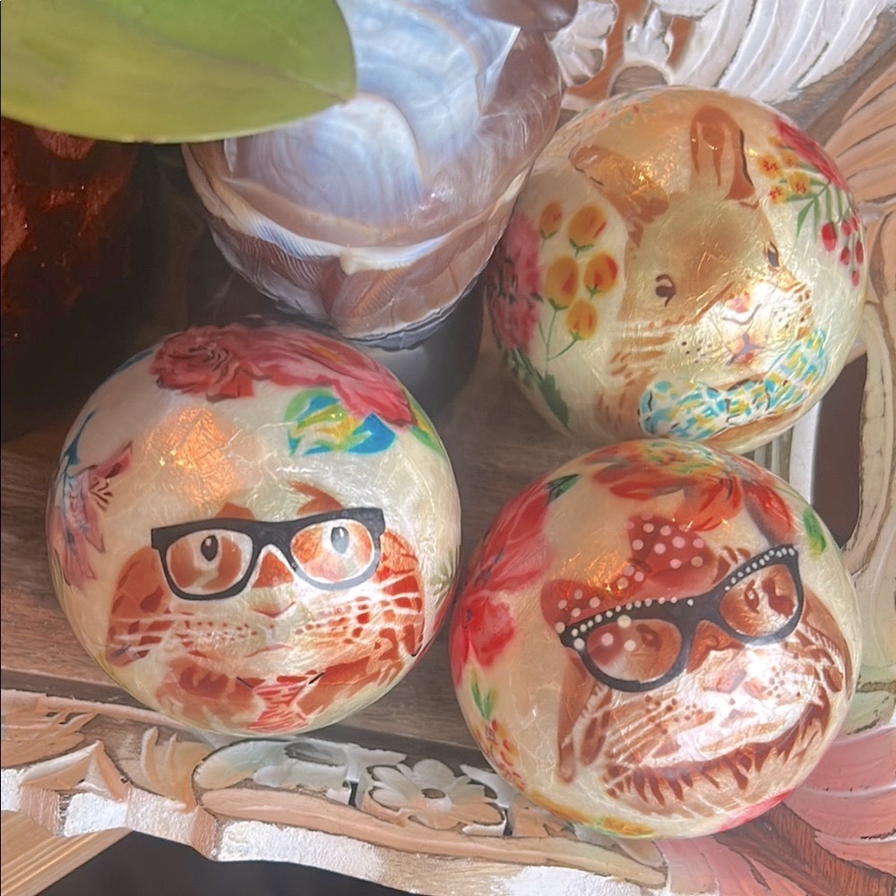 3 Decorative Bunny Flower Balls / Orbs - Picture 8 of 17